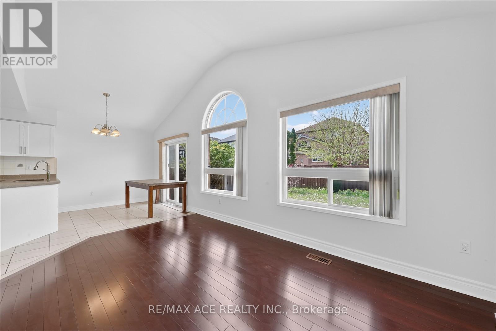 42 FEATHER REED WAY - 22