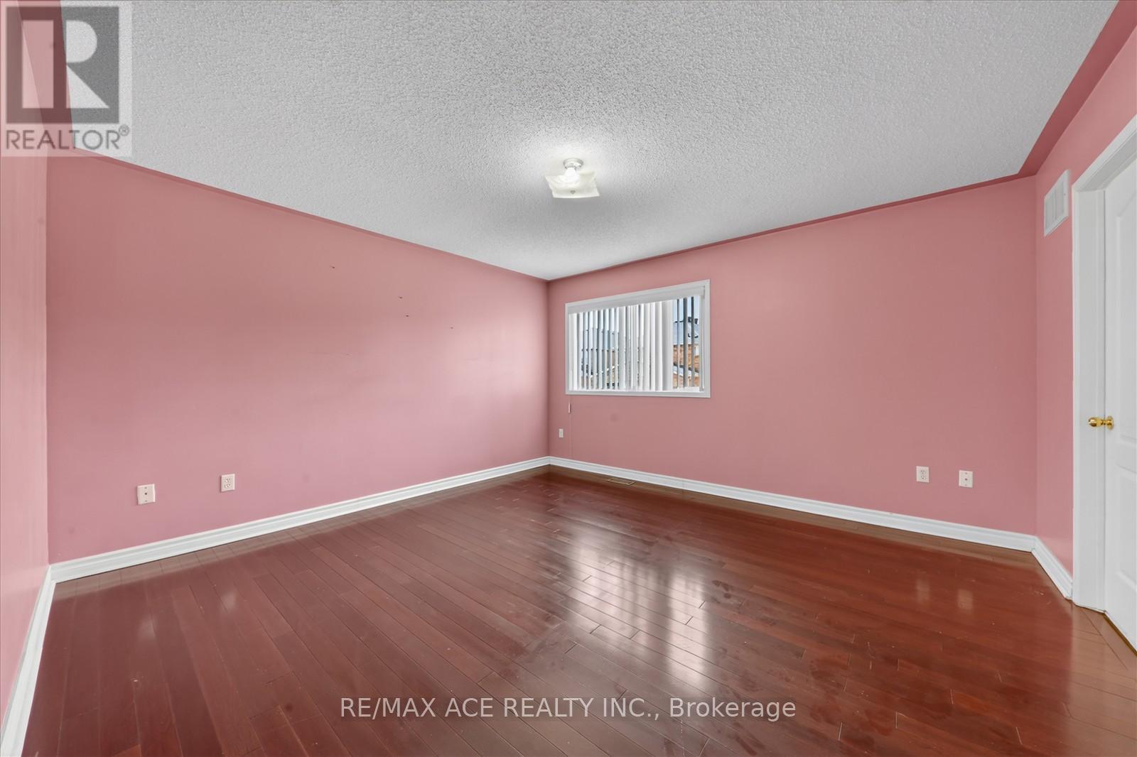 42 FEATHER REED WAY - 24