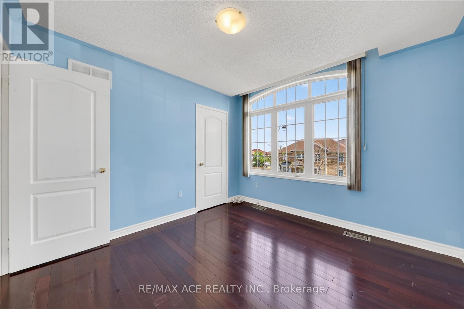 42 FEATHER REED WAY - 29
