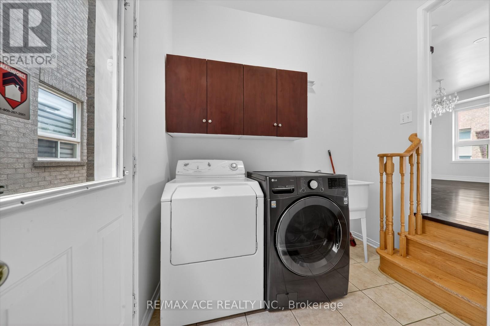 42 FEATHER REED WAY - 33