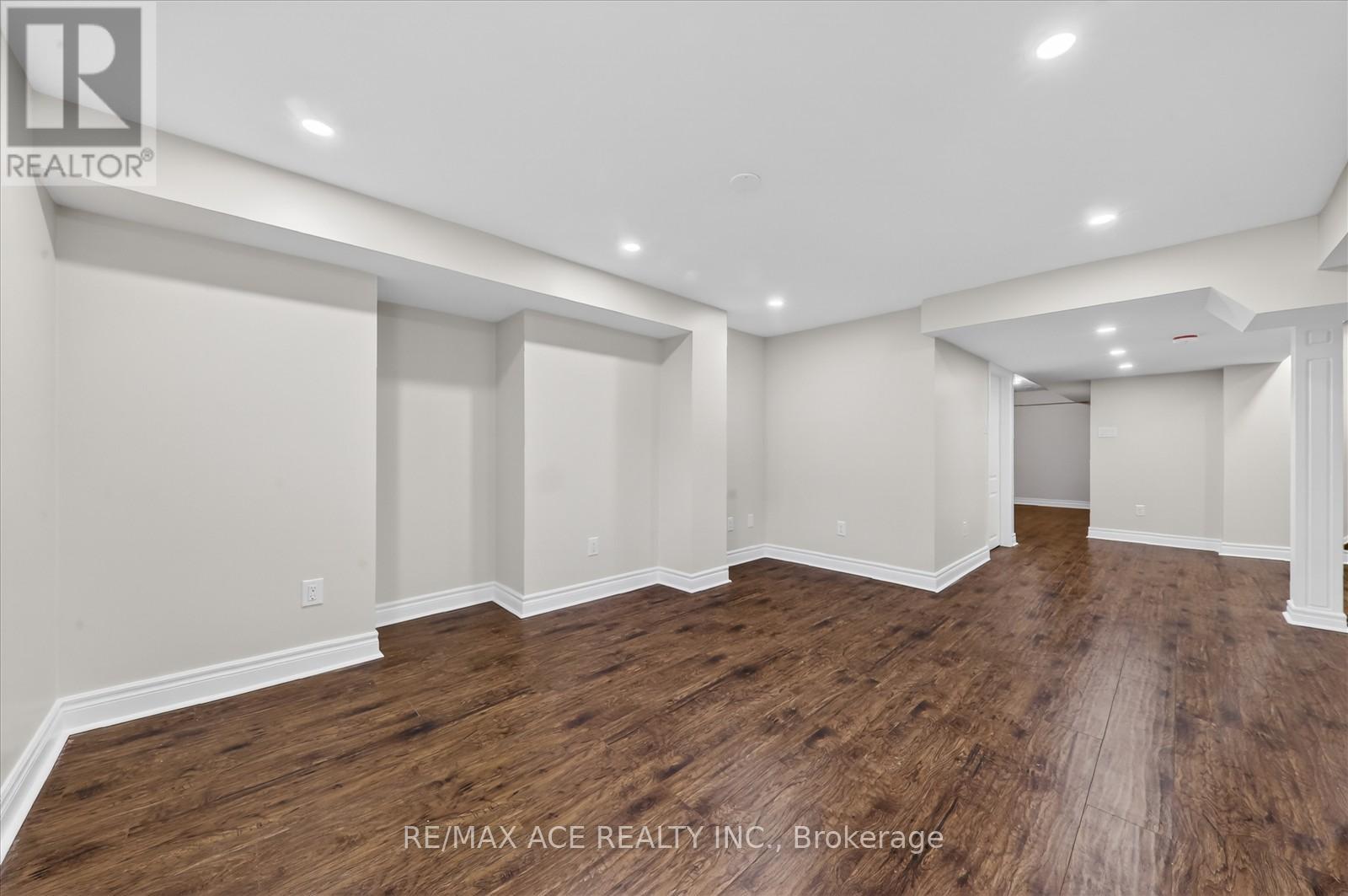 42 FEATHER REED WAY - 35