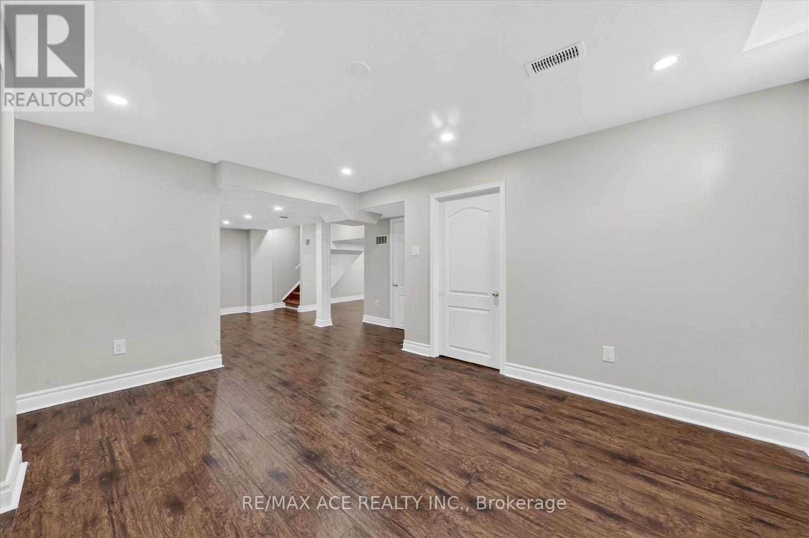 42 FEATHER REED WAY - 36
