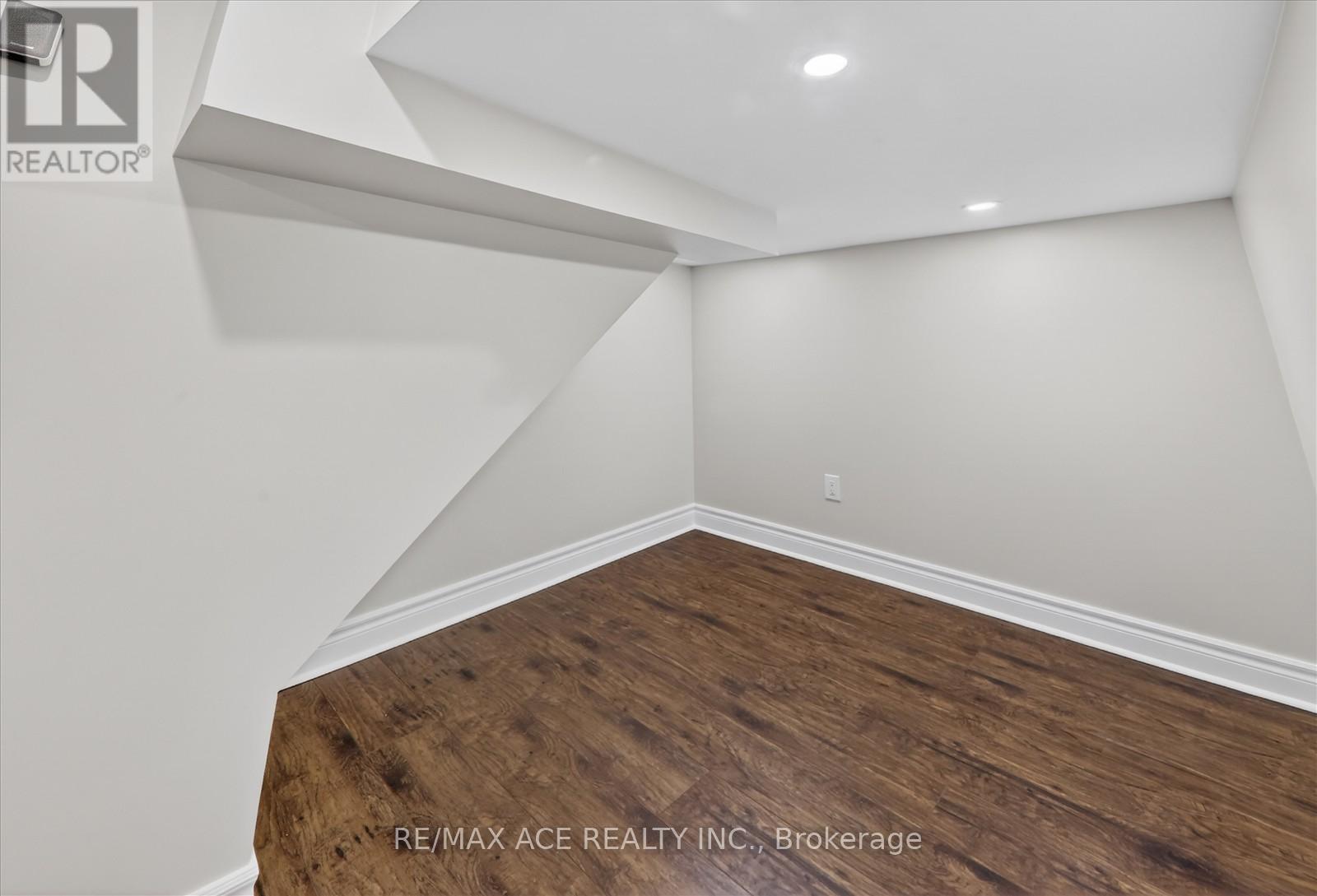 42 FEATHER REED WAY - 37