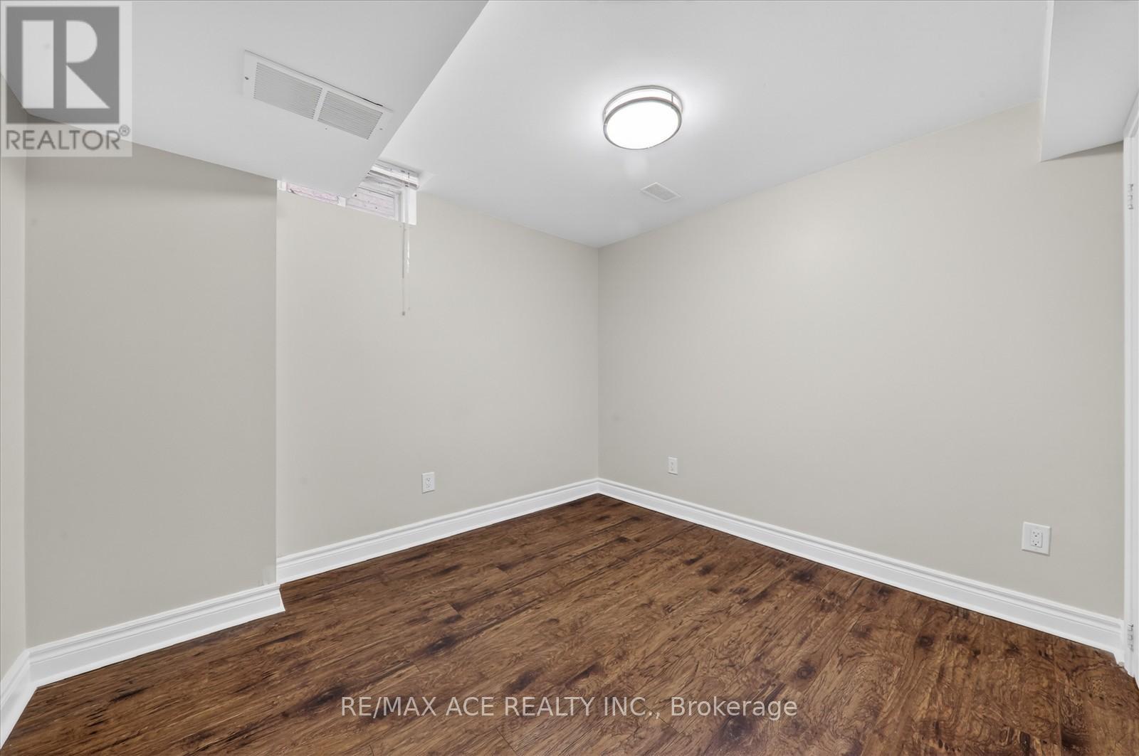 42 FEATHER REED WAY - 40