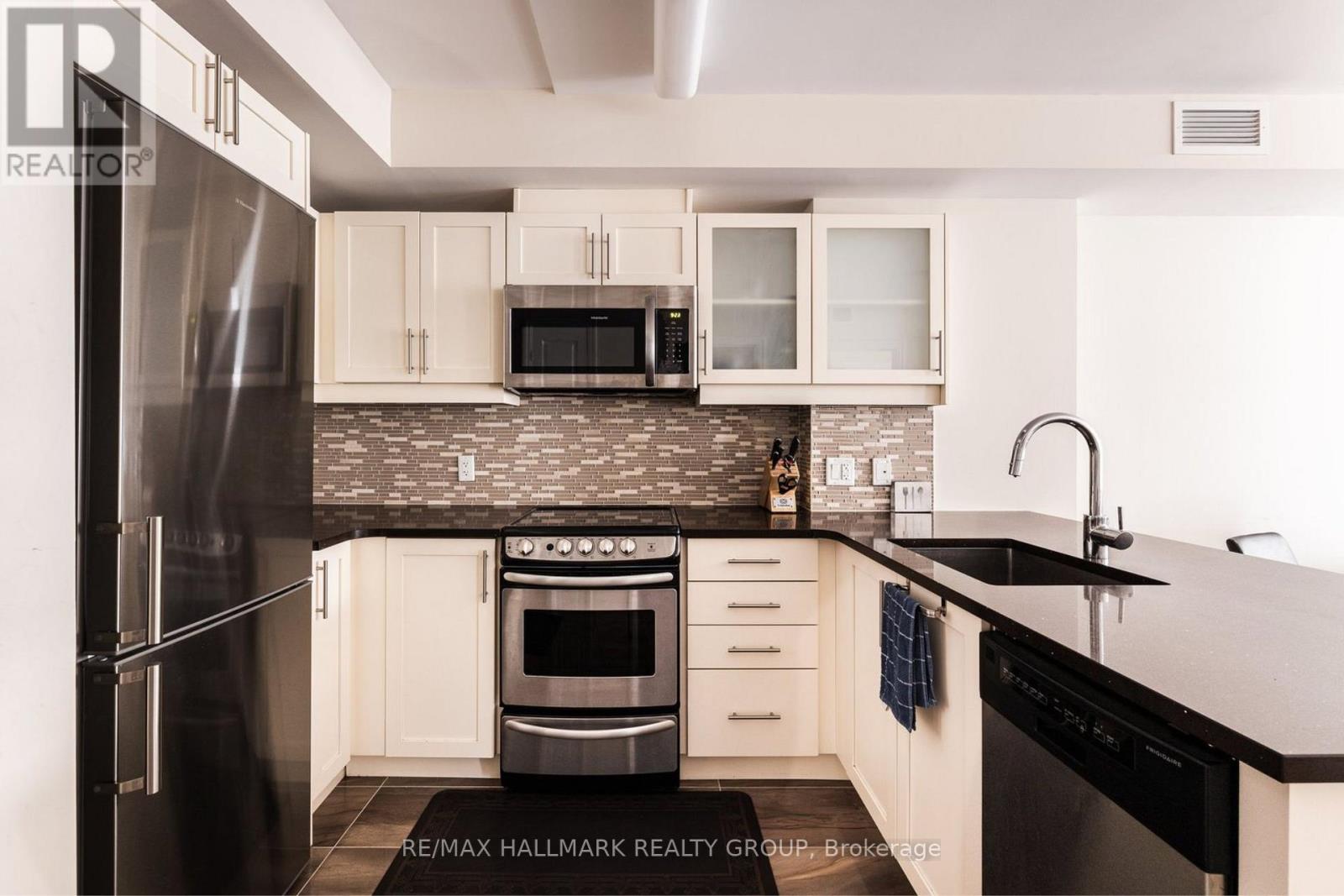 1 Bed, 1 Bath House for Rent in Ottawa – 2106 – 195 BESSERER STREET, Ottawa – MLS# X13442690 - Image 7