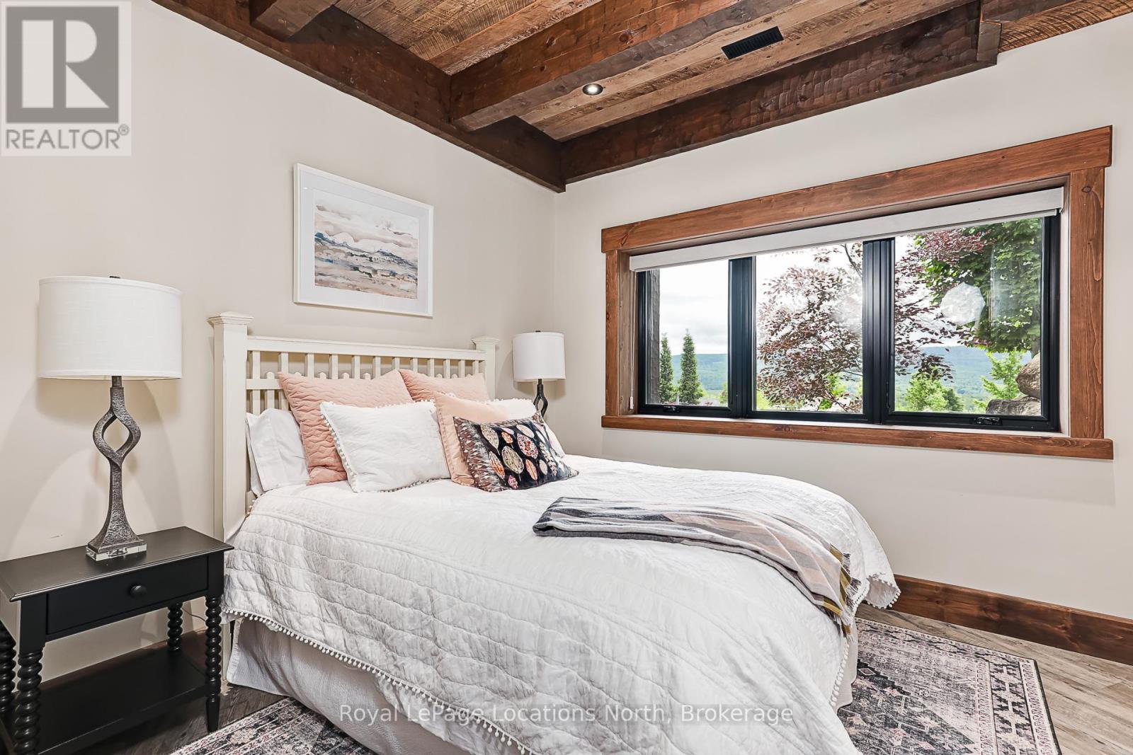 195718 GREY 7 ROAD - 24
