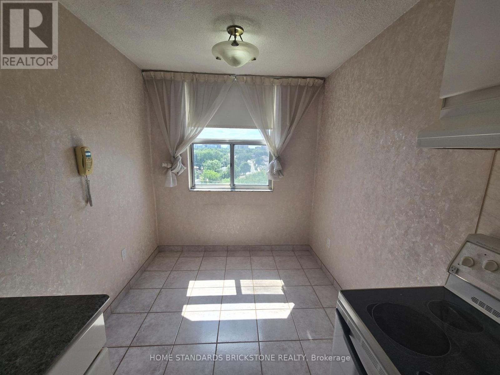 Eat-In Kitchen(