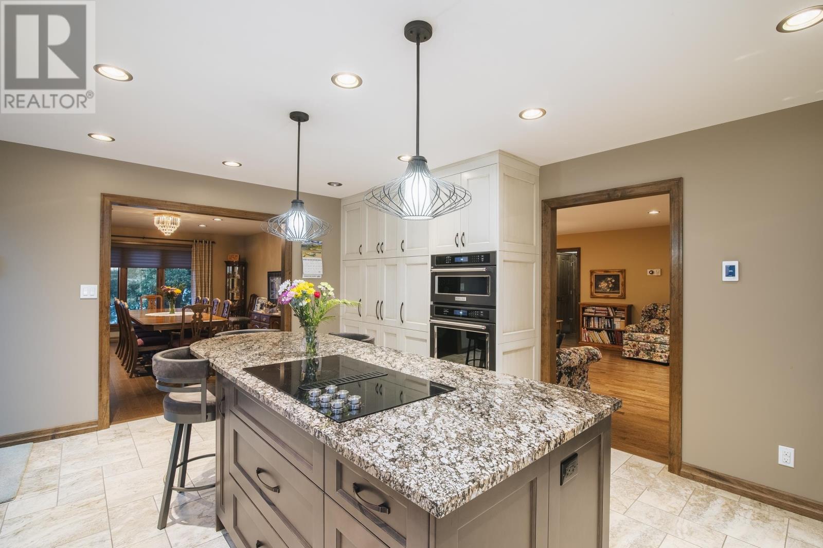 110 Lakeside Crescent - 12