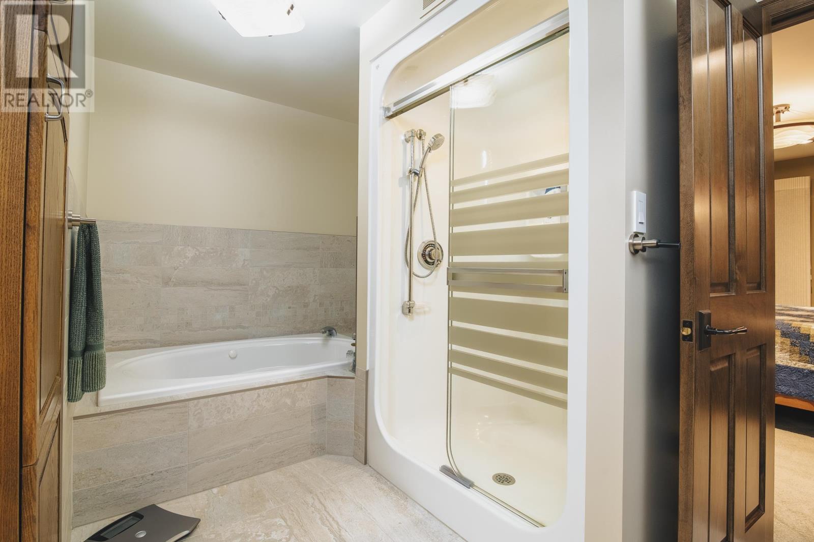 110 Lakeside Crescent - 25