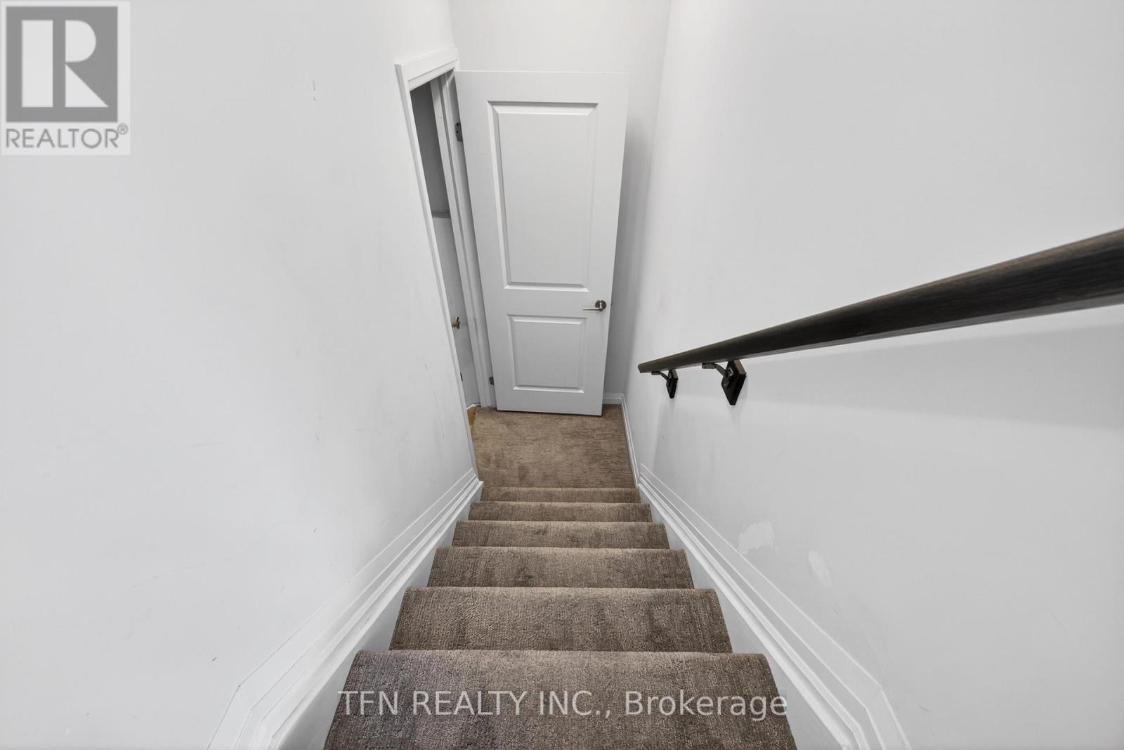 245 BUR OAK DRIVE - 39