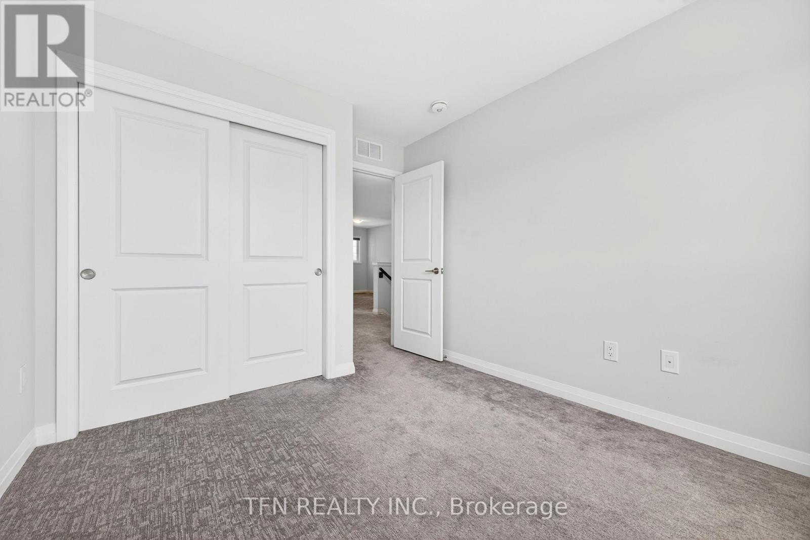 245 BUR OAK DRIVE - 37