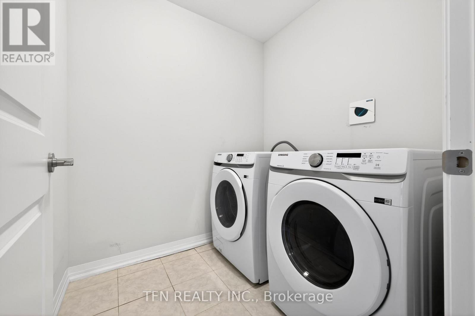 245 BUR OAK DRIVE - 38