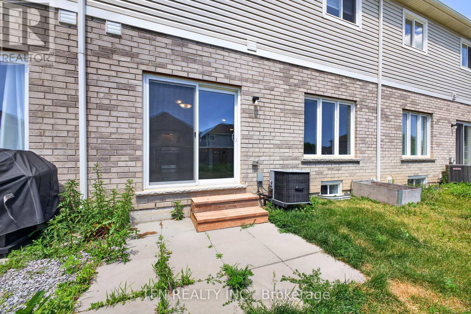 245 BUR OAK DRIVE - 4