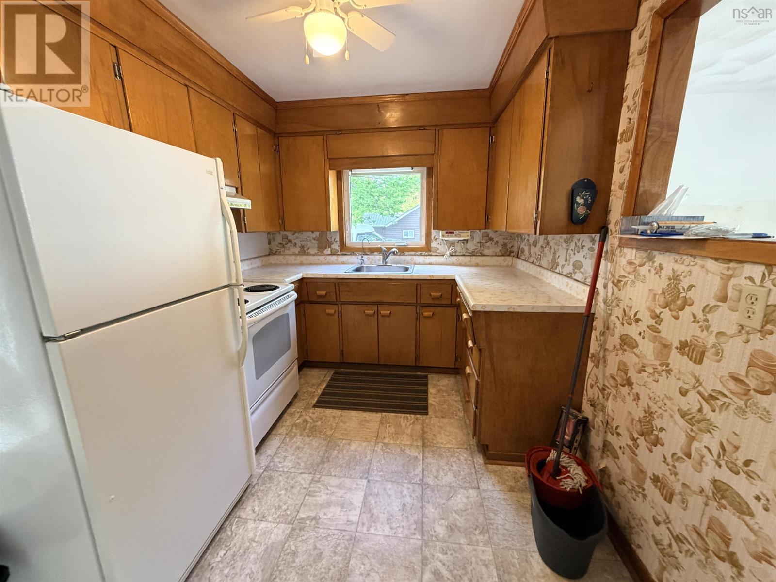 Property 45 of 46 of 293 Holland Road