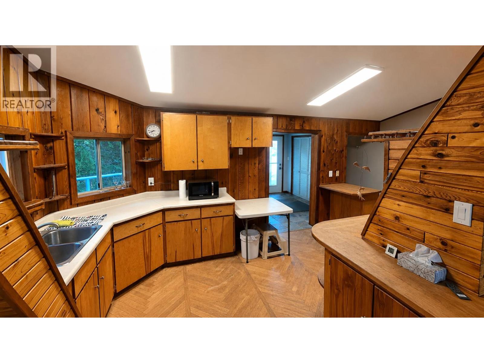 593 BEACH ROAD - 16