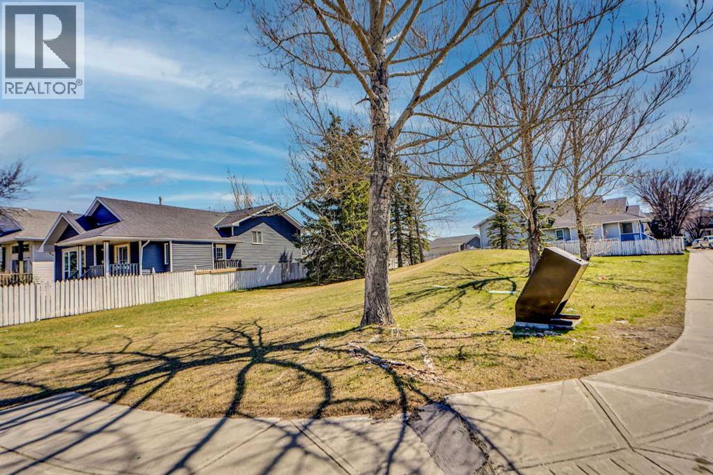 90 Martinridge Crescent NE - 50