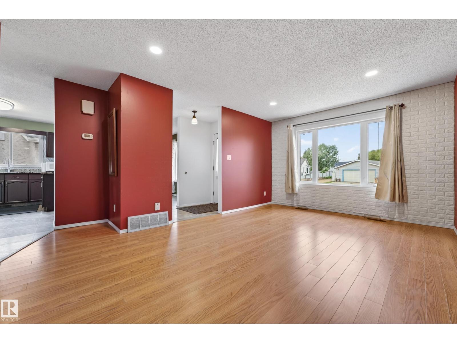 18351 77 AV NW - 13
