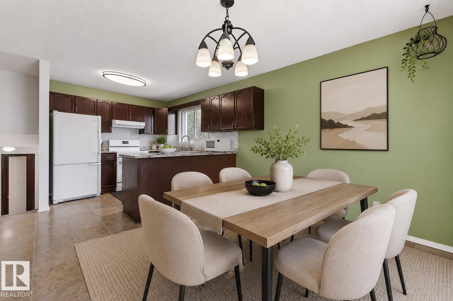 18351 77 AV NW - 18