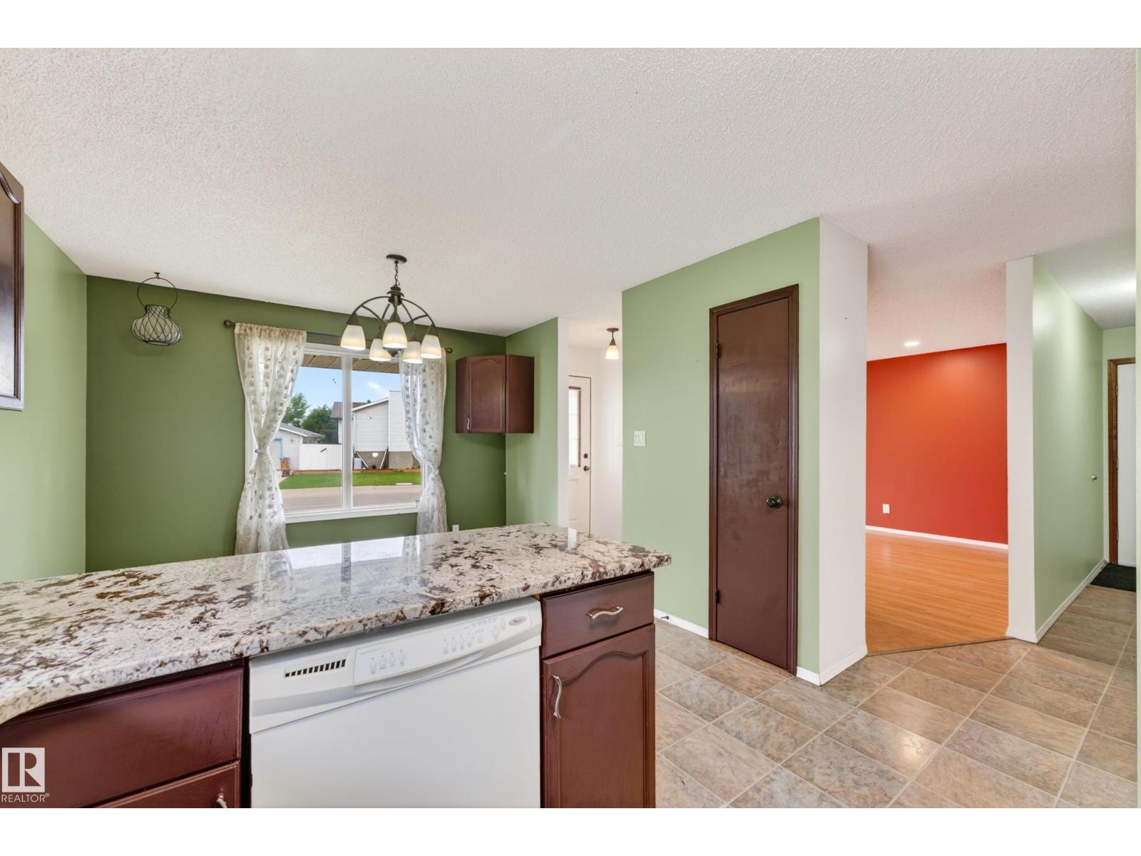 18351 77 AV NW - 25