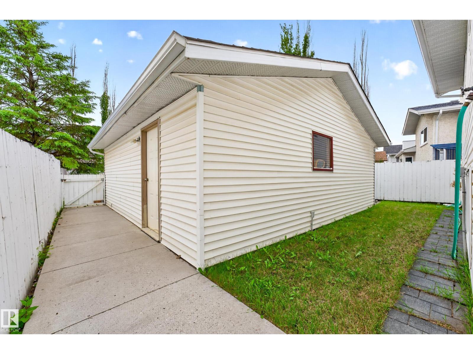 18351 77 AV NW - 8