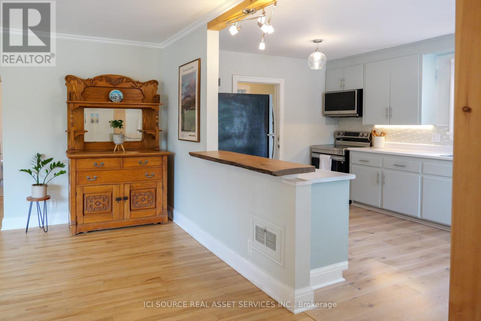 318 CECELIA STREET - 11