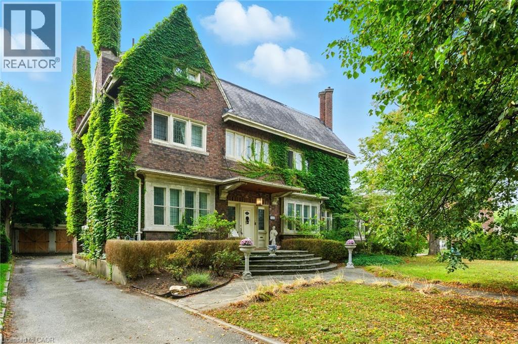 7-bedroom home for sale at 122 DUFFERIN Avenue, Brantford ON · photo 3 of 51