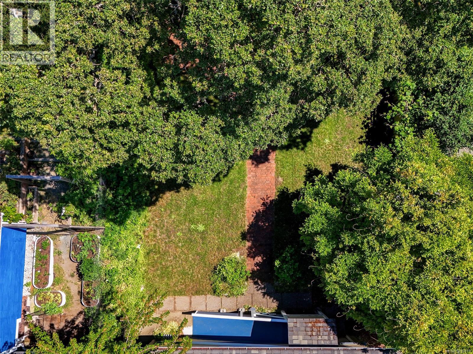  2623 Mt. Stephen Avenue, Victoria