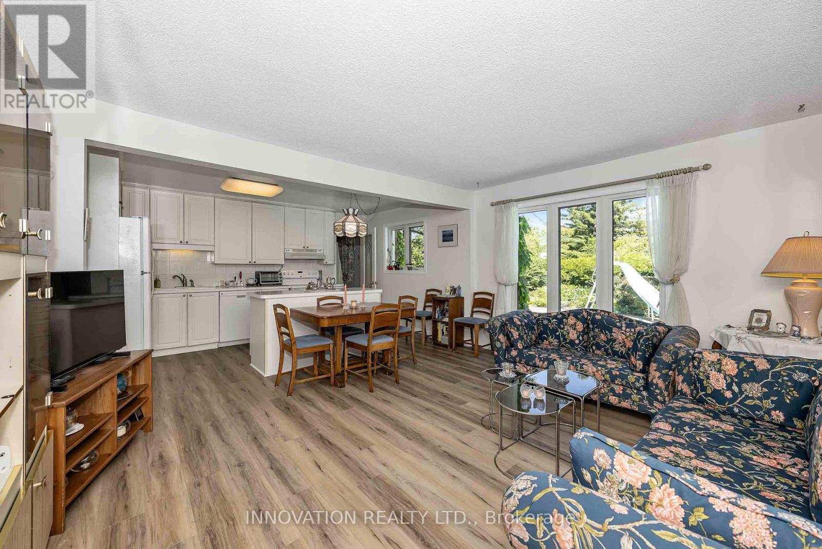 4 Bed, 3 Bath House for Sale in Ottawa – 8 SANDWELL CRESCENT, Ottawa – MLS# X13442832 - Image 11