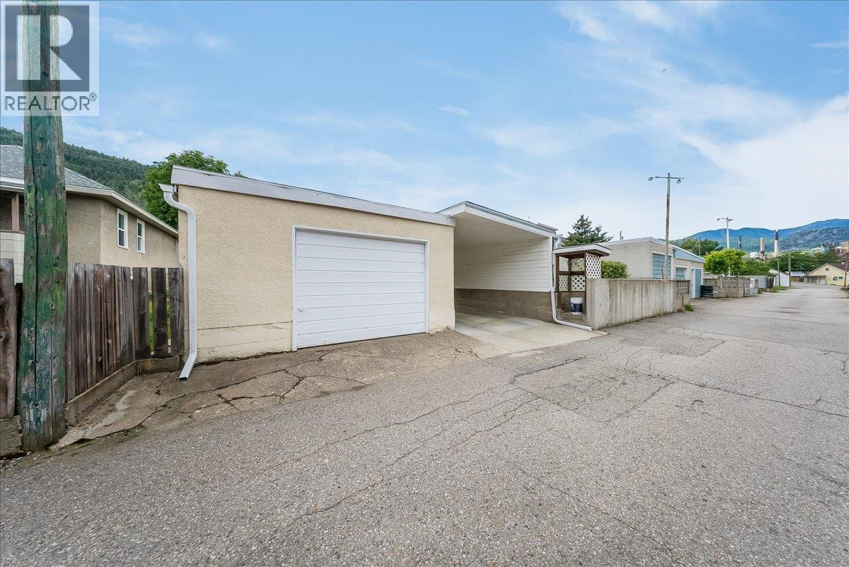 1817 Fourth Avenue, Trail
