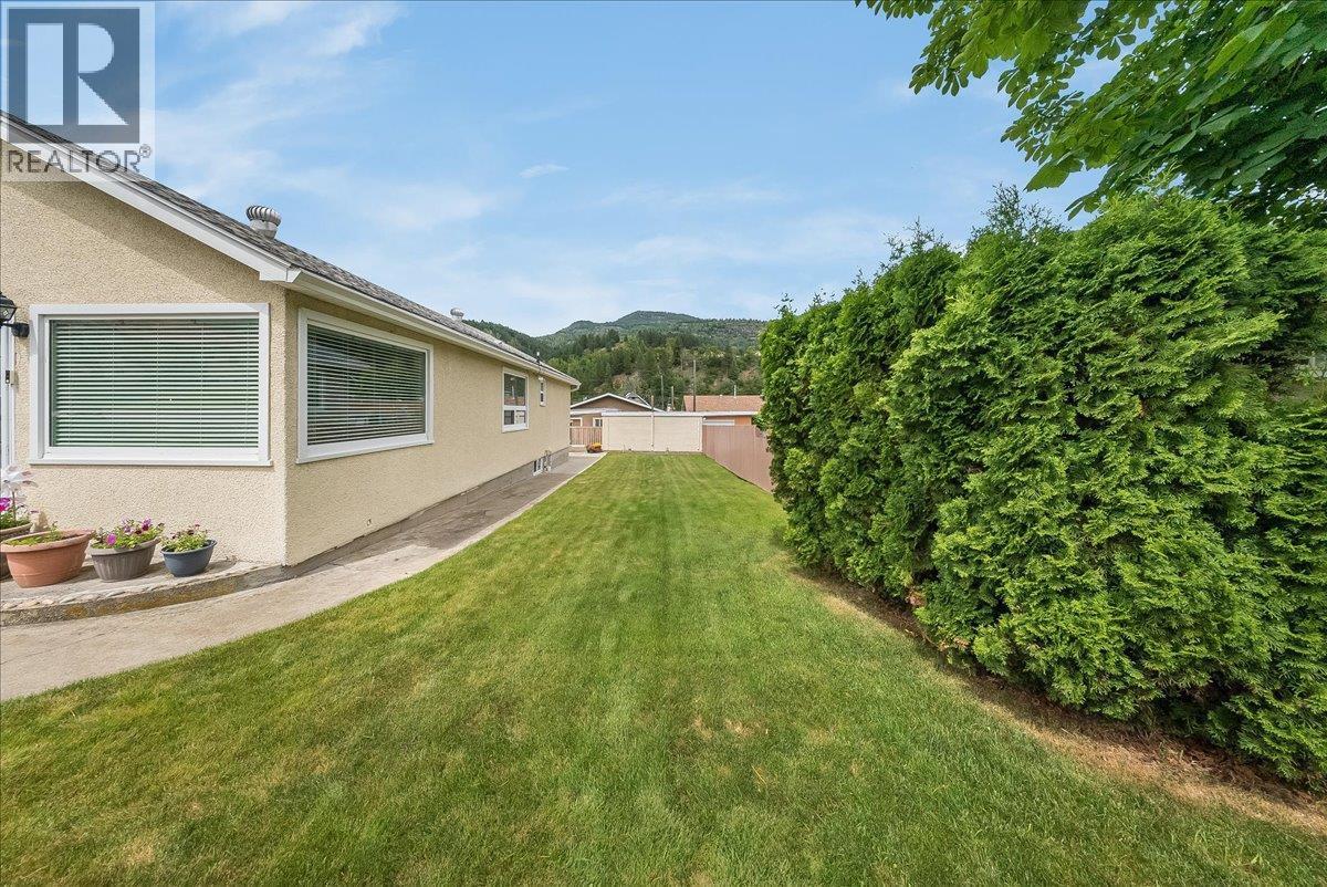 1817 Fourth Avenue, Trail