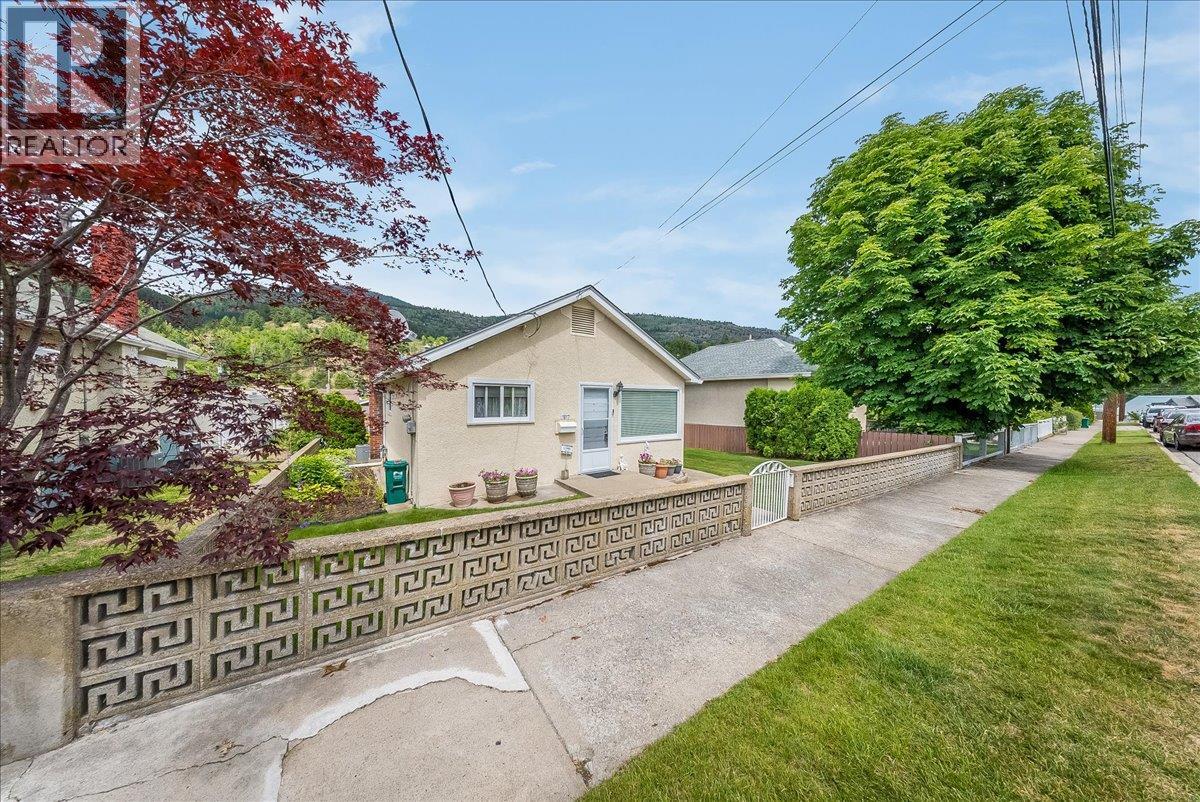 1817 Fourth Avenue, Trail