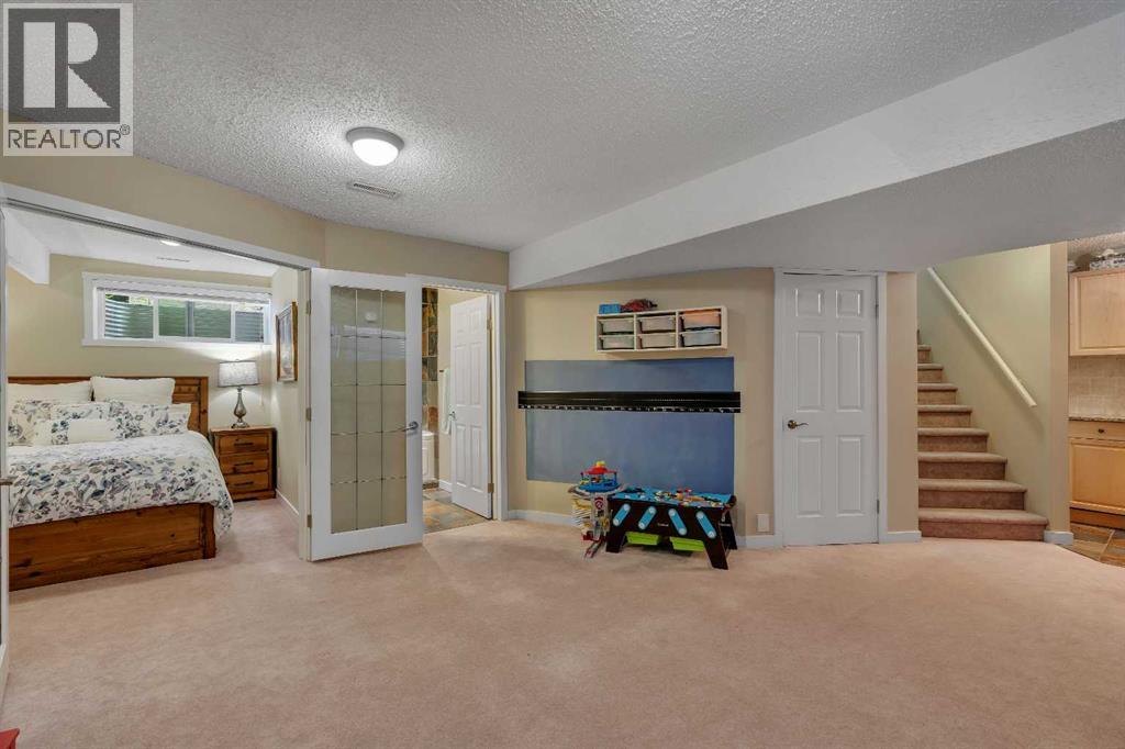 28 Cranwell Crescent SE - 40