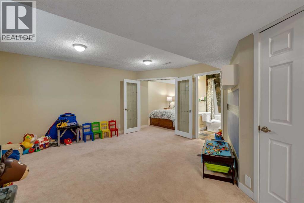 28 Cranwell Crescent SE - 38