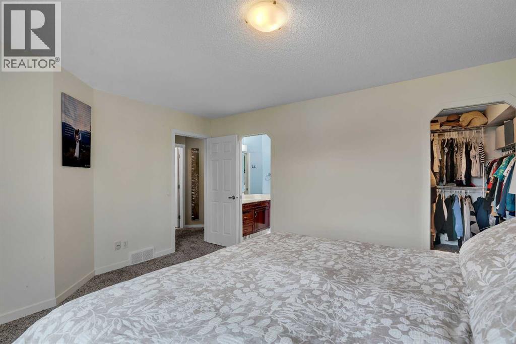 28 Cranwell Crescent SE - 26
