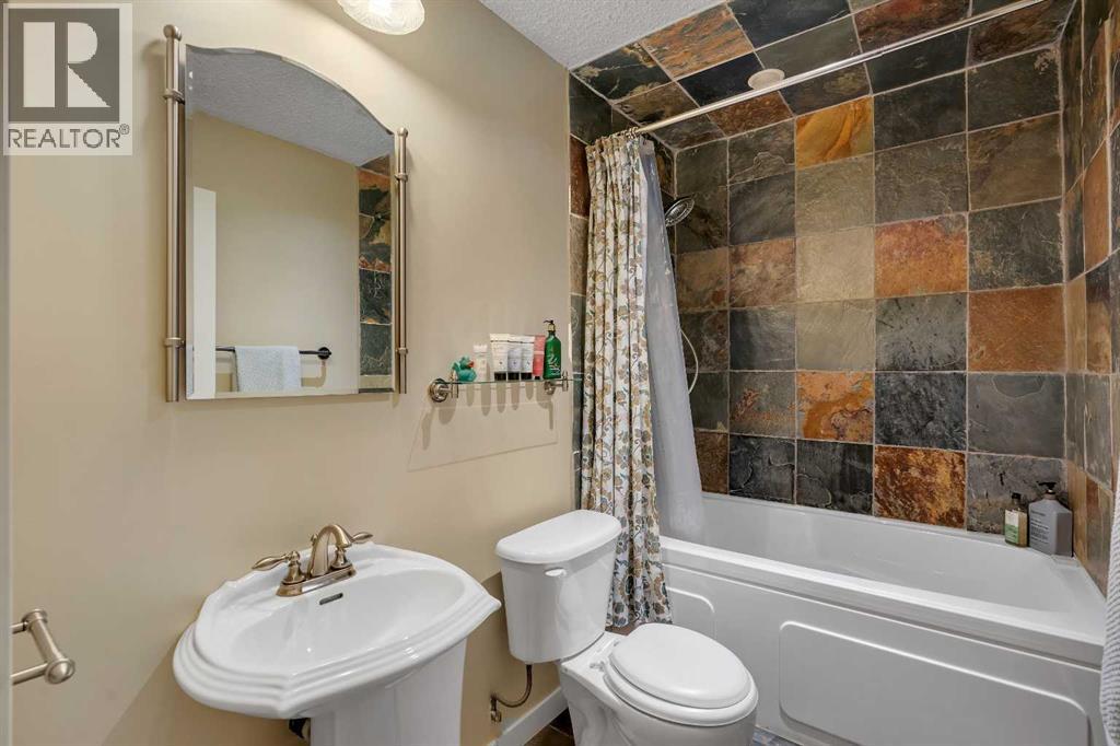 28 Cranwell Crescent SE - 42