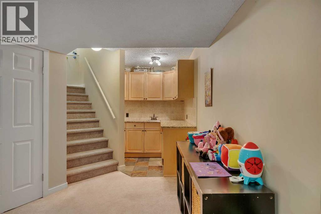 28 Cranwell Crescent SE - 37