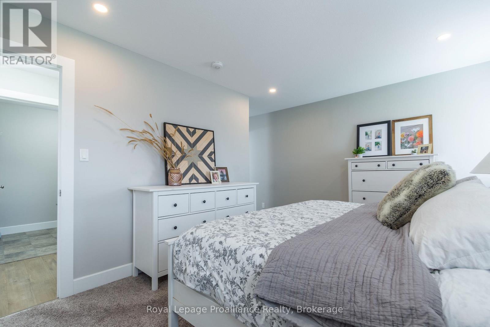 92 MEAGAN LANE - 15