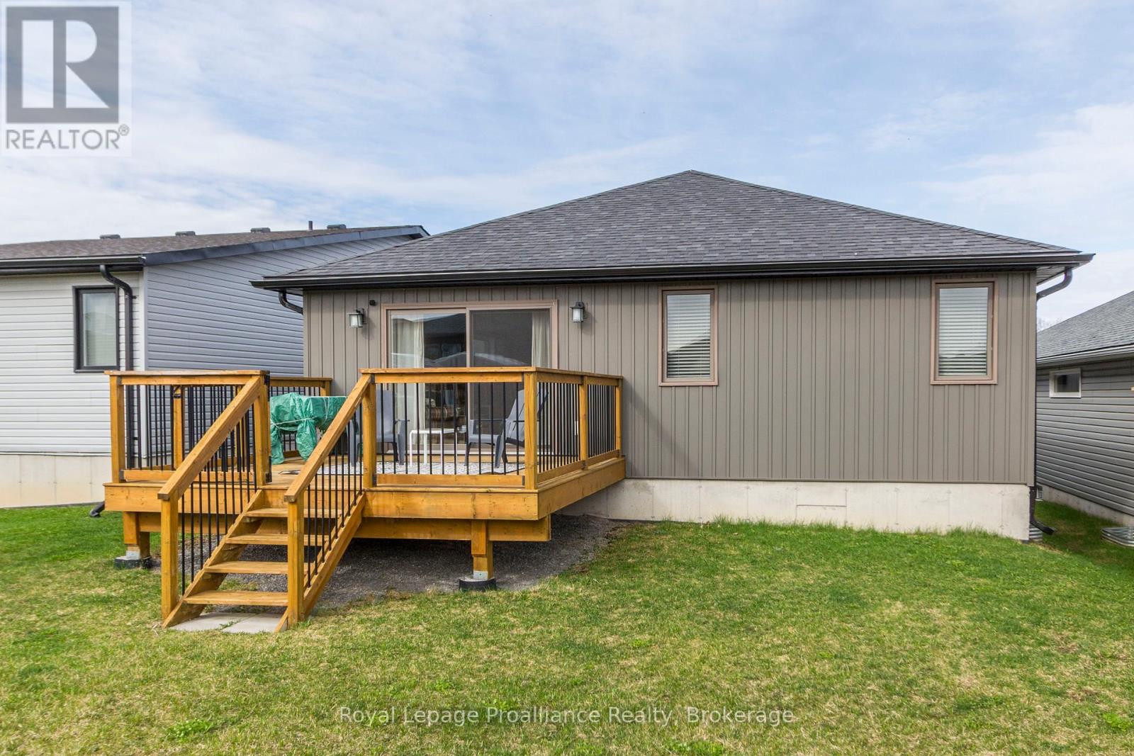 92 MEAGAN LANE - 27