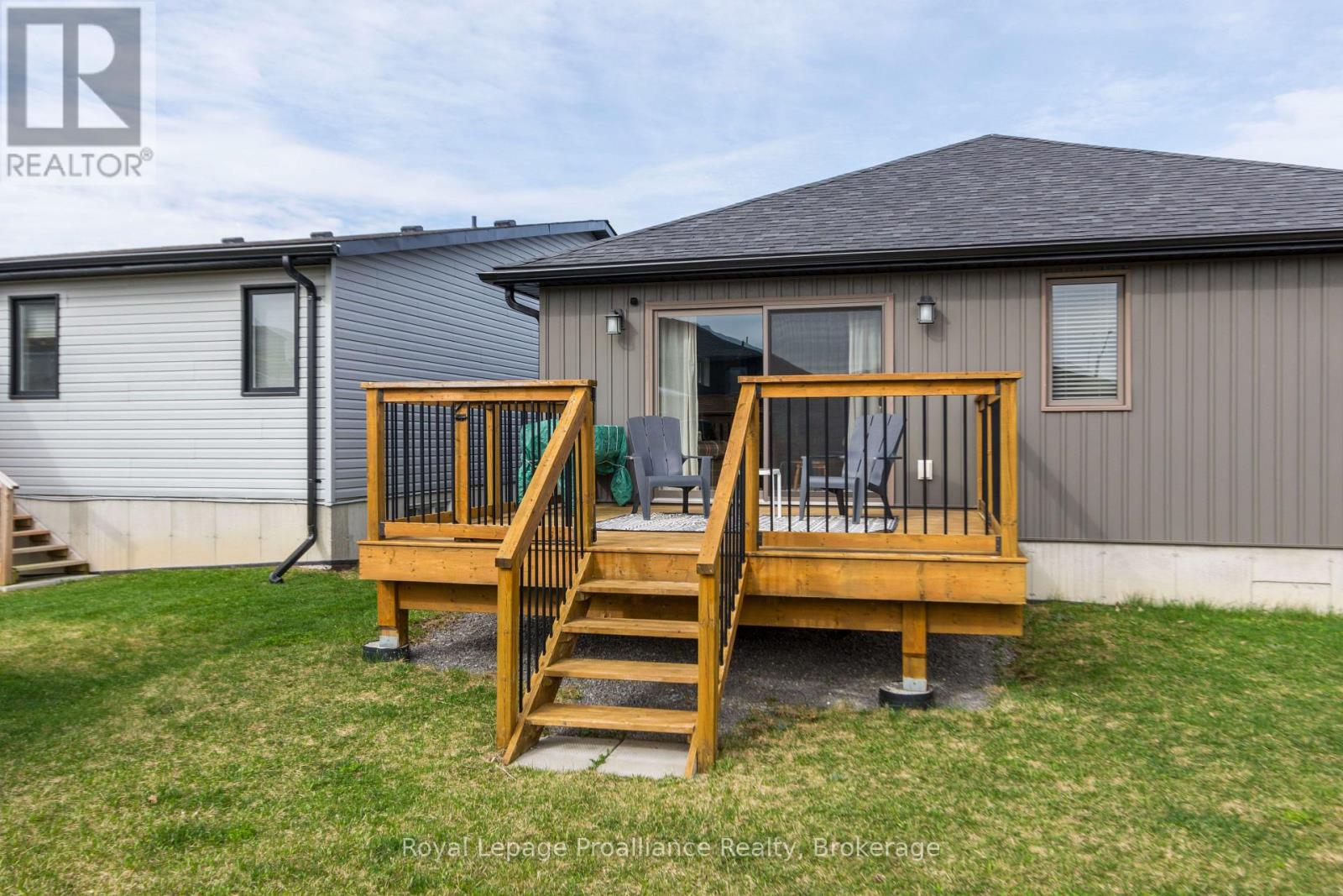 92 MEAGAN LANE - 28