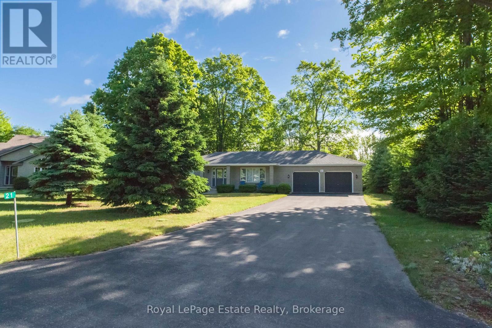 21 SAUBLE WOODS CRESCENT - 1