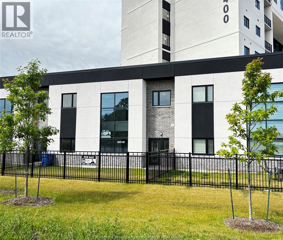 #207 4400 LAURIER PARKWAY - 1