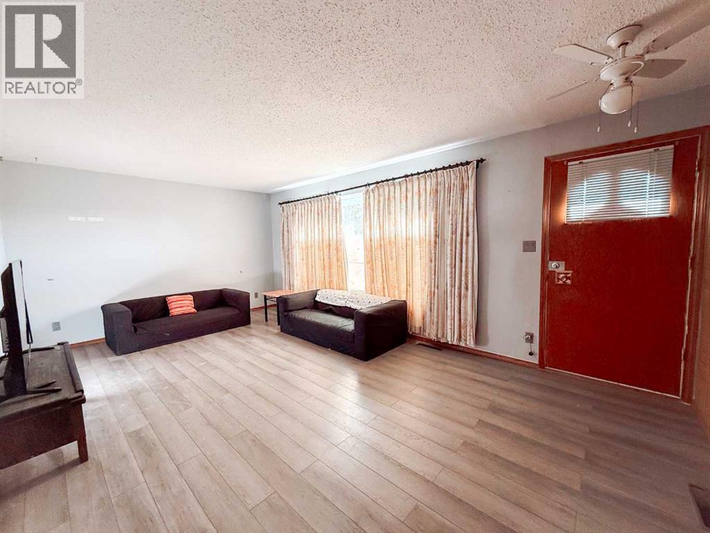 4603 54 Street — photo 9