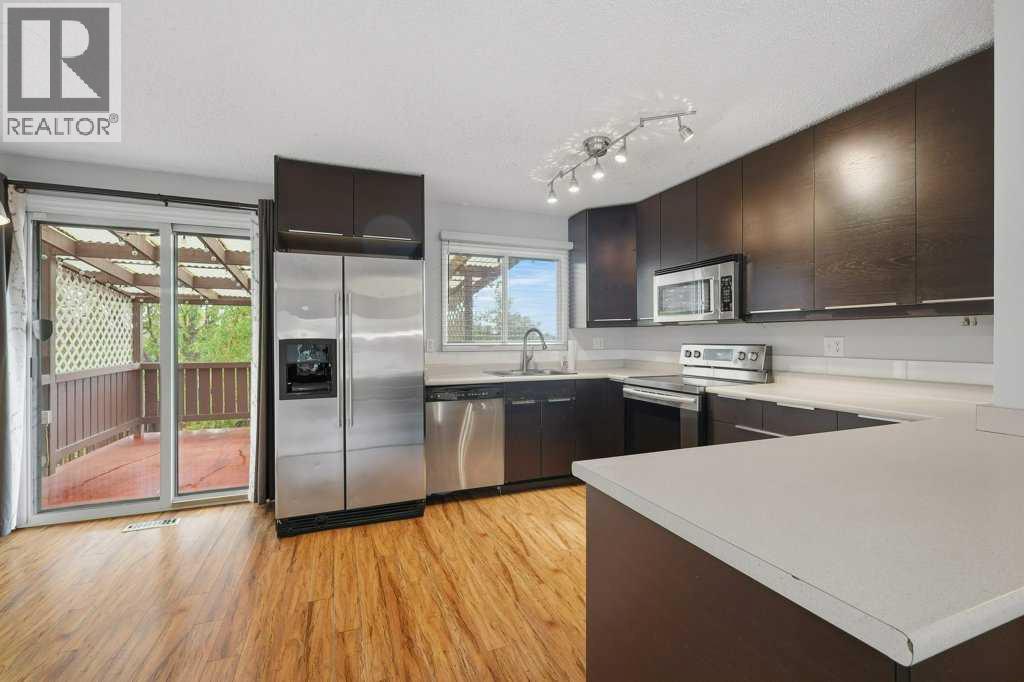 102 Denovan Crescent - photo 4