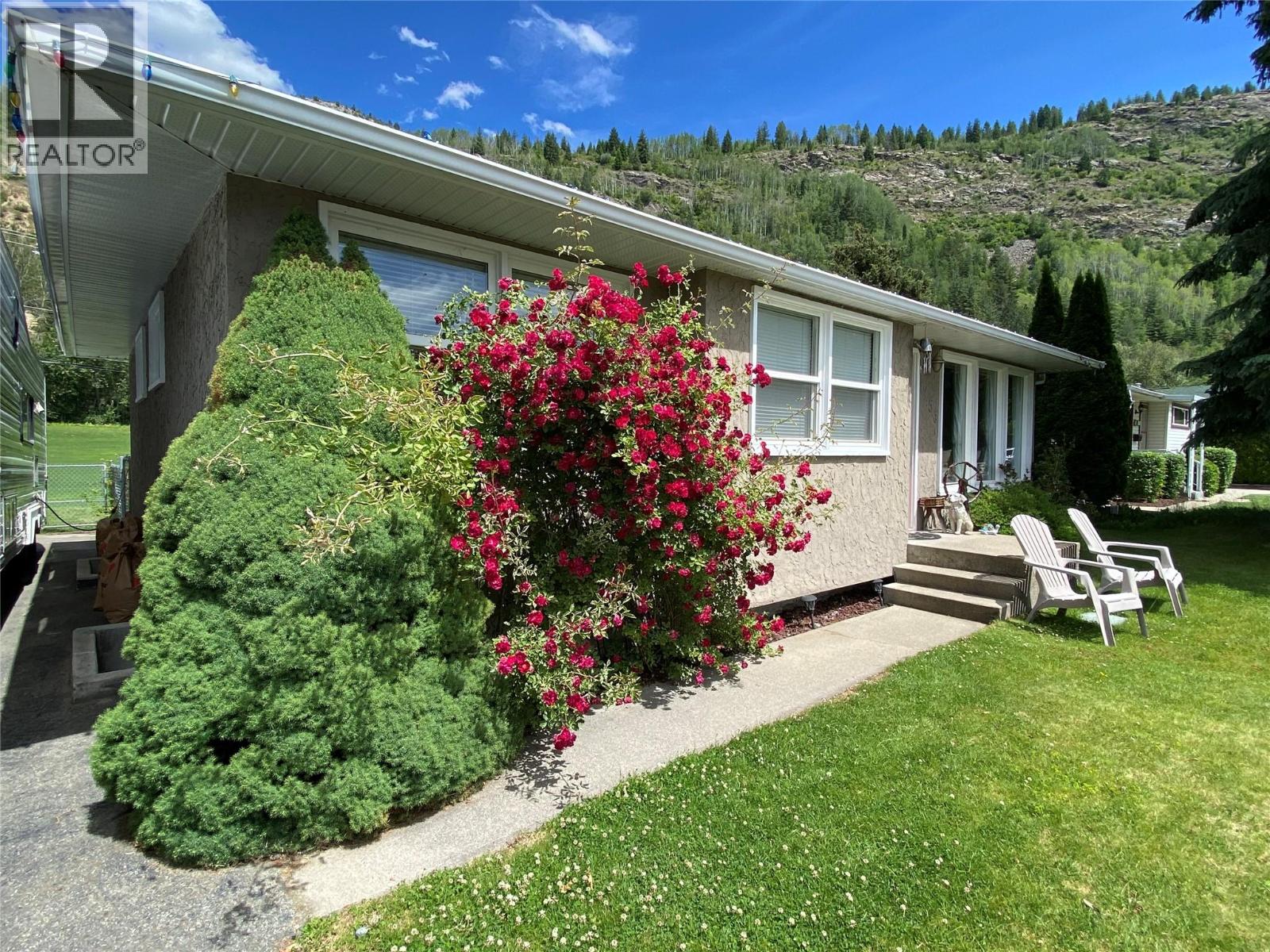 1153 Marianna Crescent, Trail