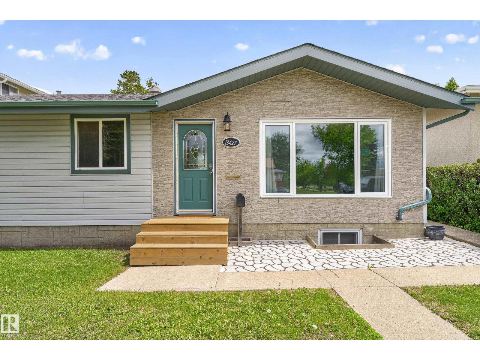 13427 114 ST NW - 3