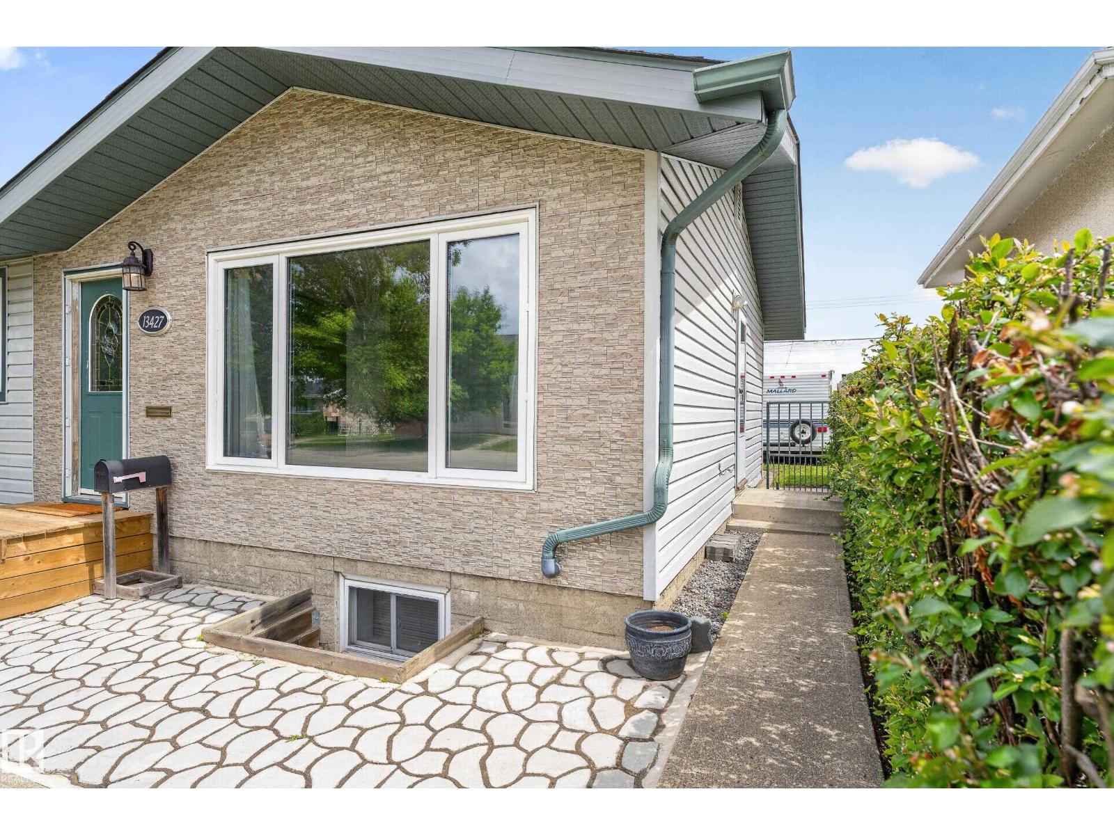 13427 114 ST NW - 4