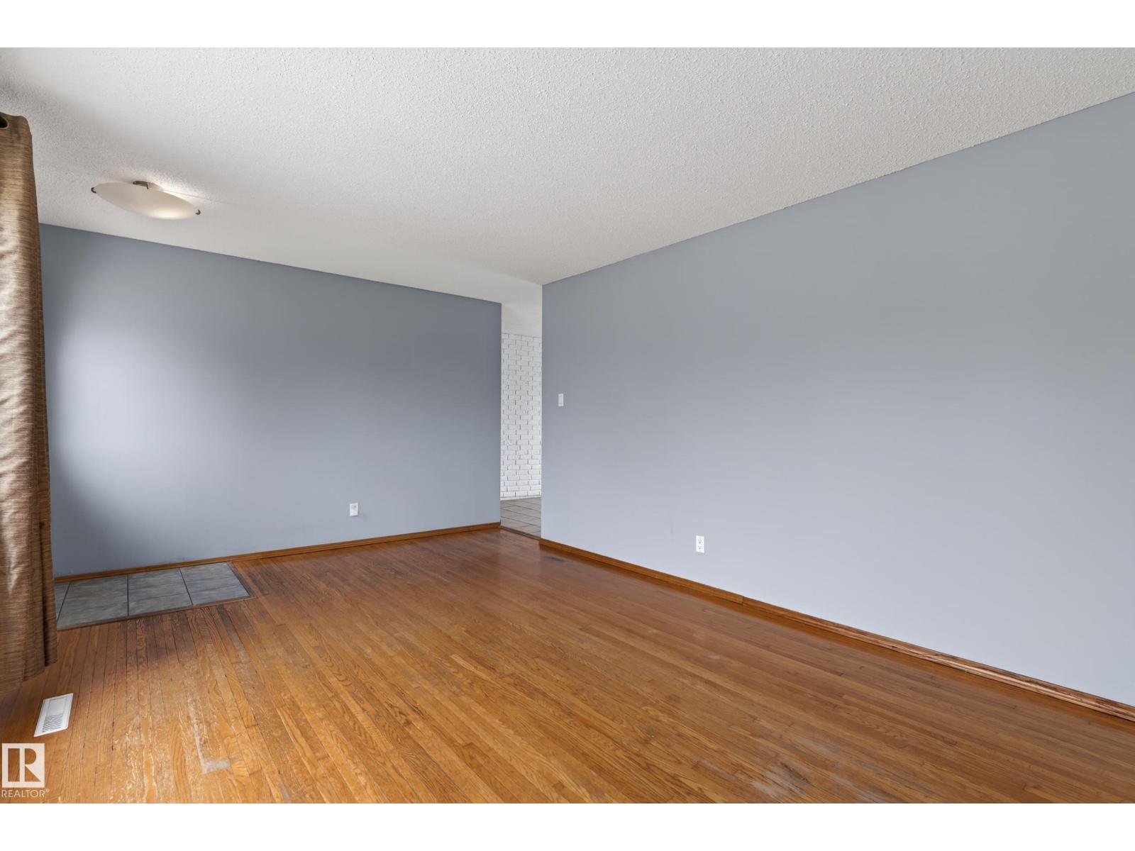 13427 114 ST NW - 9