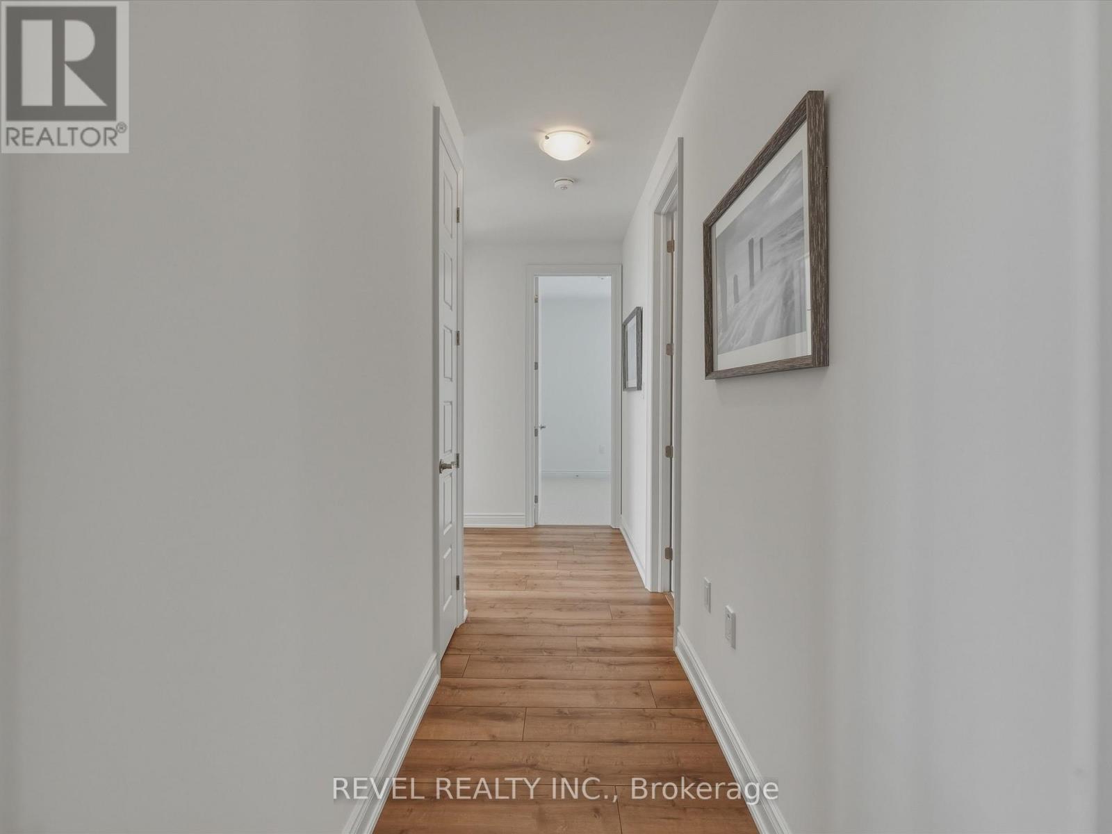 63 WOOD CRESCENT - 38