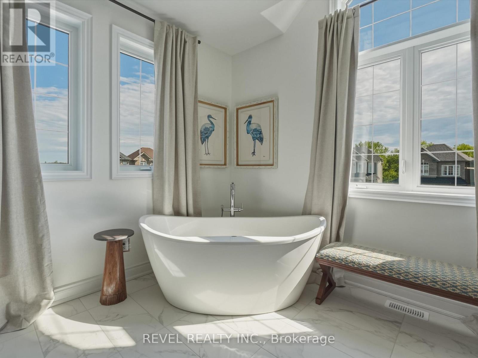 63 WOOD CRESCENT - 30
