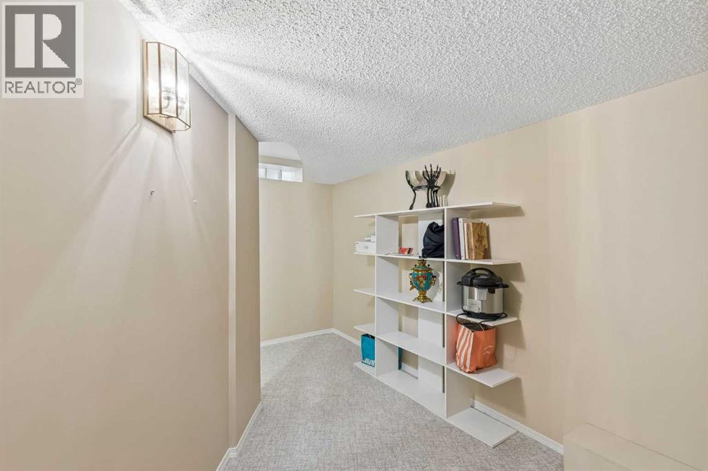65 Woodpath Terrace SW — photo 40